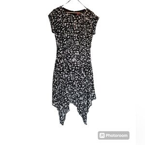 VINCE CAMUTO Black & White Floral Handkerchief Hem Short Sleeve Dress - Size 2